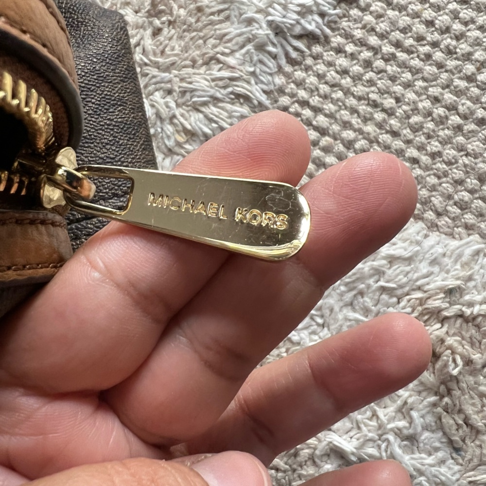 Michael Kors large chain hand bag (HALF OFF)‼️‼️ - Picture 8 of 8